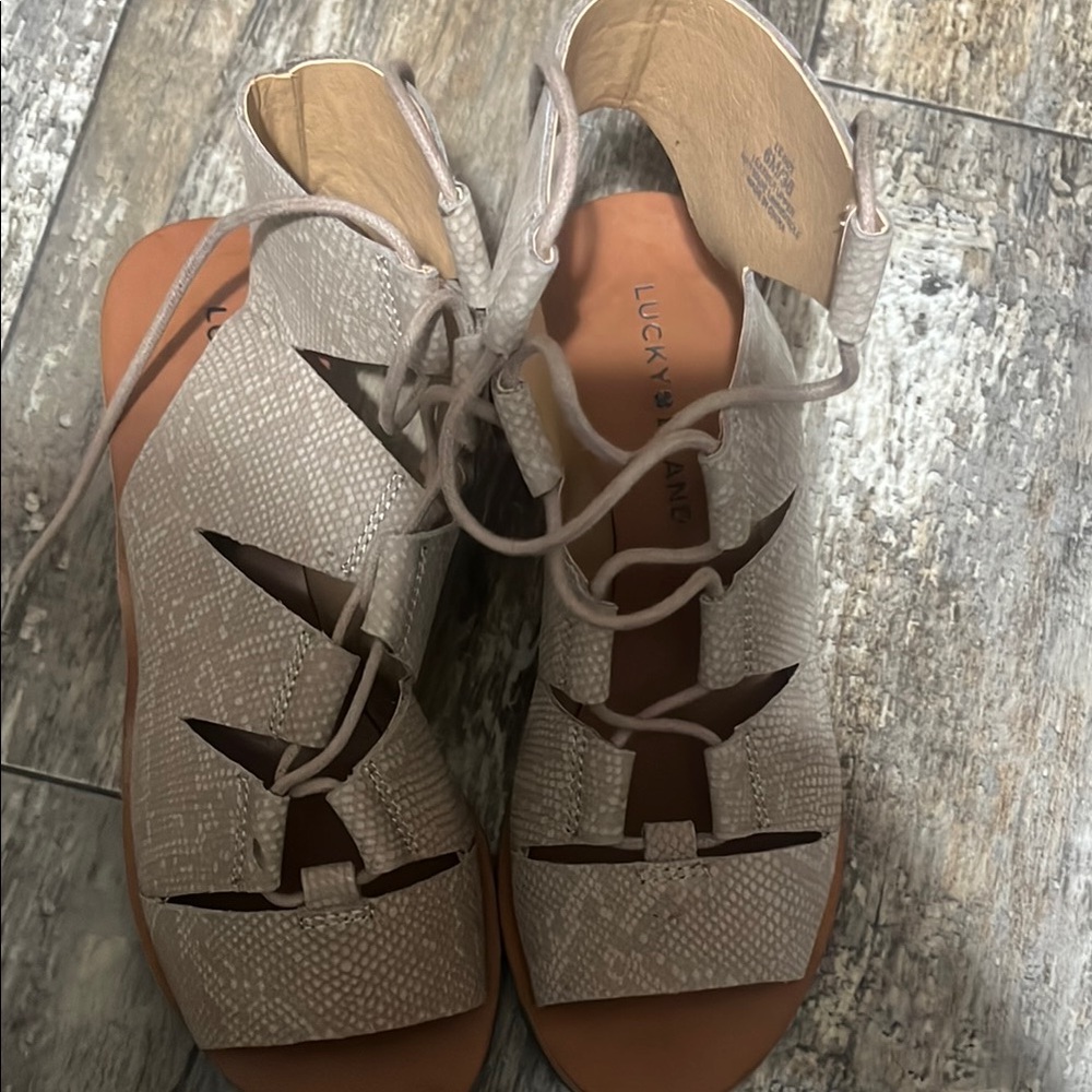 Lucky Brand Women's Cream Sandals